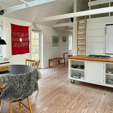 Architect-designed Near The Water *